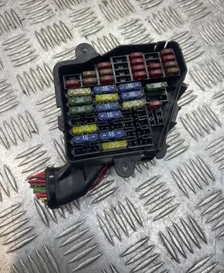 Volkswagen PASSAT B5 Fuse box set 8D1941824