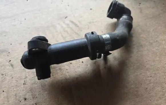 BMW 5 E39 Engine coolant pipe/hose 2247723