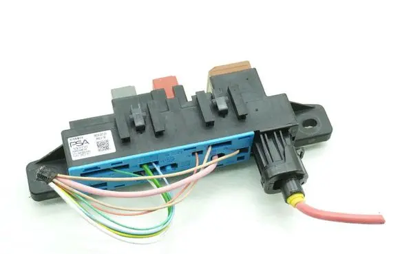 Opel Astra L Fuse box set 9830004880