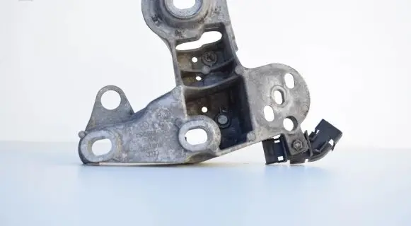 Audi A4 S4 B6 8E 8H Engine mounting bracket 8E0199352