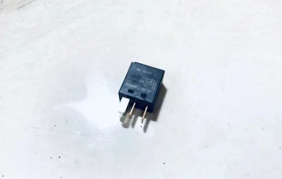 Mitsubishi Colt Other relay mb953382 043262a