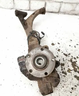 Audi A4 S4 B5 8D Front wheel hub
