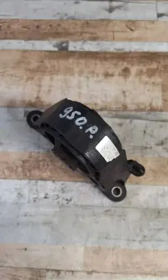 Opel Insignia A Engine mount bracket 230006