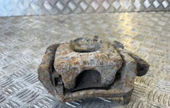 Nissan Qashqai Rear brake caliper