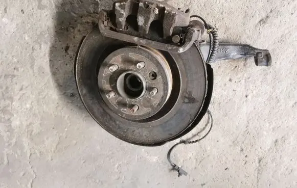 Land Rover Discovery 4 - LR4 Front wheel hub spindle knuckle