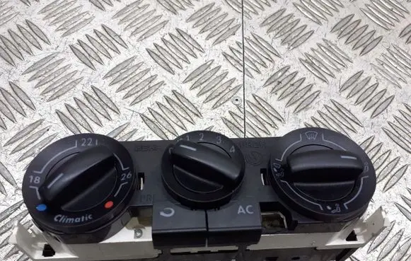 Volkswagen Polo IV 9N3 Interior fan control switch 