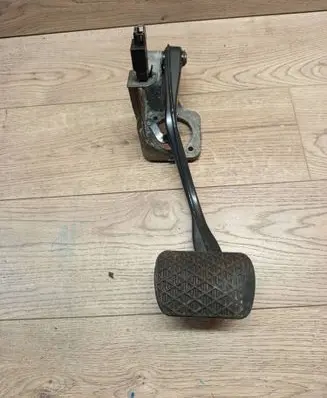 Mercedes-Benz E W211 Brake pedal A2112900719