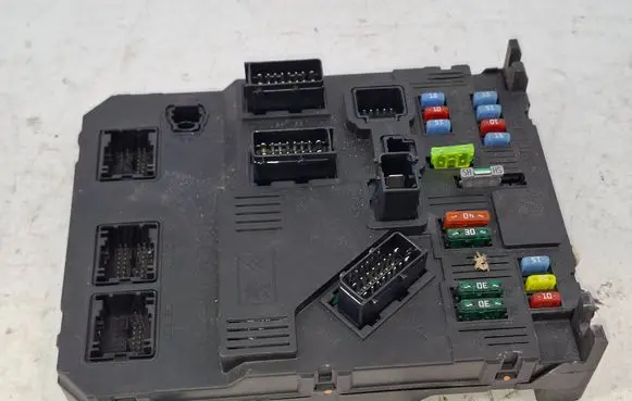 Citroen C4 I Picasso Fuse module 9652474680 742099999 S118085320C