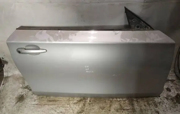 BMW 1 E81 E87 Front door pilkos