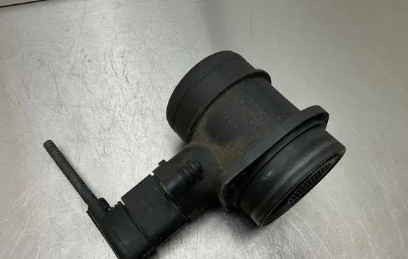 Volkswagen Touran I Mass air flow meter 0281002531 038906461B IJ0973999A