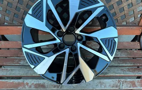 Toyota bZ4X R18 alloy rim 