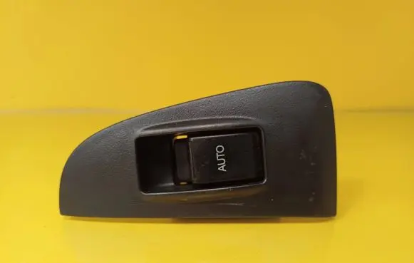Toyota Avensis T250 Electric window control switch 7427205020