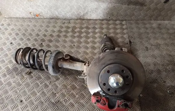 Opel Zafira A Front wheel hub spindle knuckle