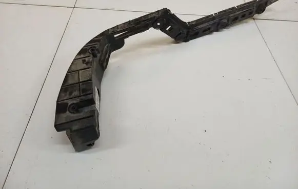 Volkswagen PASSAT B7 Rear bumper mounting bracket 3AE807393