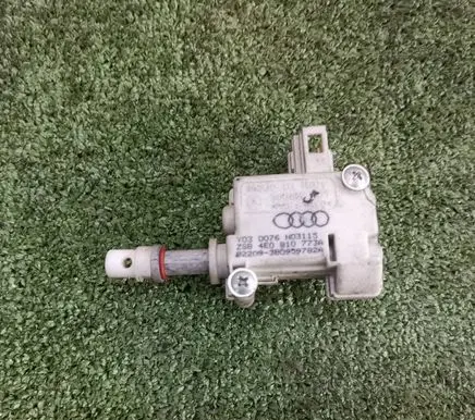 Audi A8 S8 D3 4E Fuel tank cap lock motor 4E0810773A