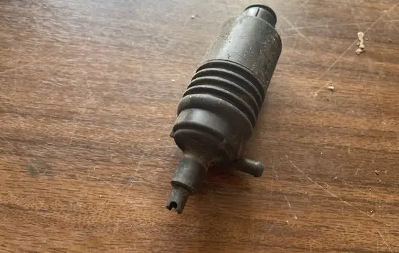 Audi A4 S4 B5 8D Windscreen/windshield washer pump 4A0955651