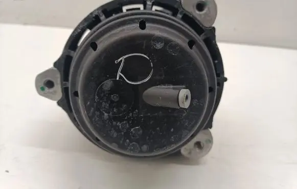 BMW 5 G30 G31 Engine mount bracket 9845314