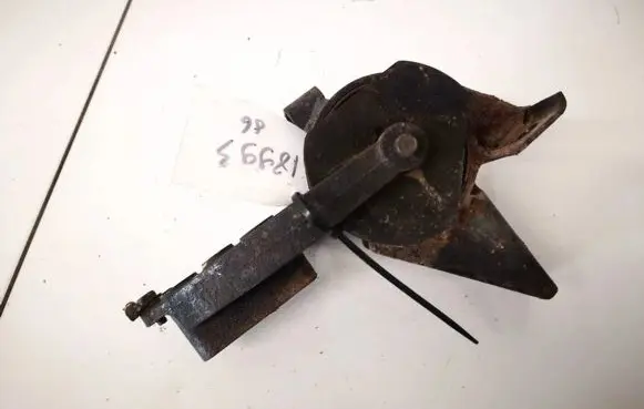 Suzuki Liana Engine mount bracket