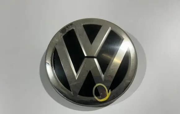 Volkswagen Touareg III Manufacturer badge logo/emblem 760853601A K728107