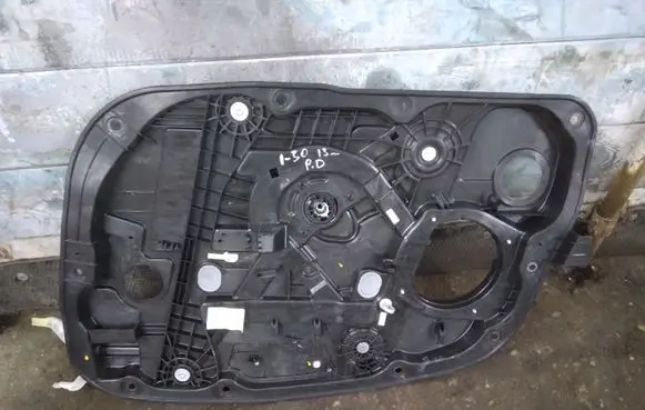 Hyundai i30 Front window lifting mechanism without motor 81320A6120
