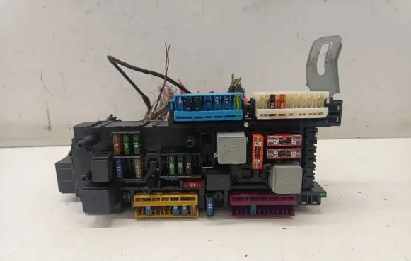 Mercedes-Benz E W212 Fuse module 5DK00962028 2129005101