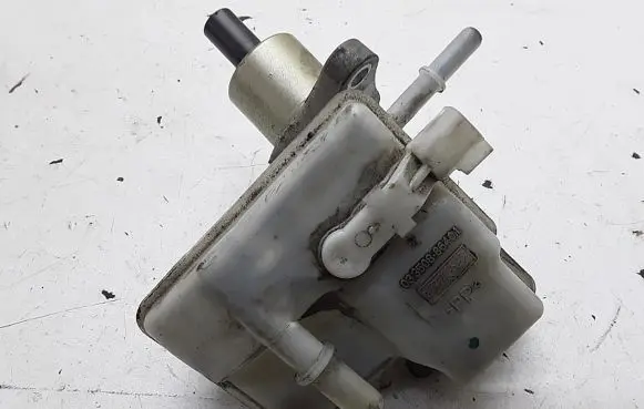 Ford C-MAX I Master brake cylinder 033508-86401