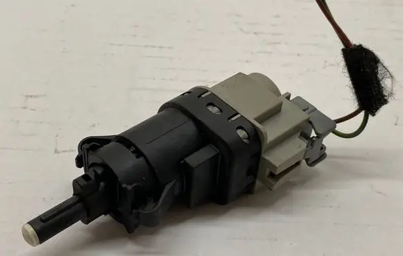 Land Rover Evoque I Brake pedal sensor switch BJ3213480AA