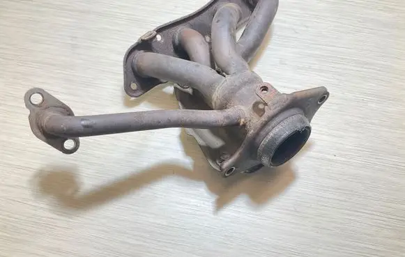 Toyota Auris E210 Exhaust manifold