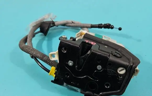 Audi A4 S4 B9 8W Rear door lock 8X0839016D IMPRK1549227