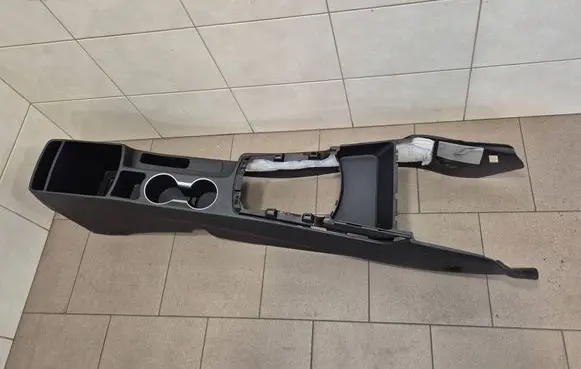 Hyundai i30 Center console 84610A6000