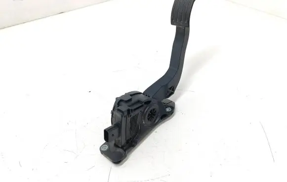 Ford Kuga II Accelerator throttle pedal F1DC9F836AA