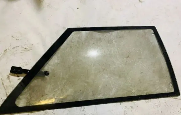 Nissan Sunny Rear side window
