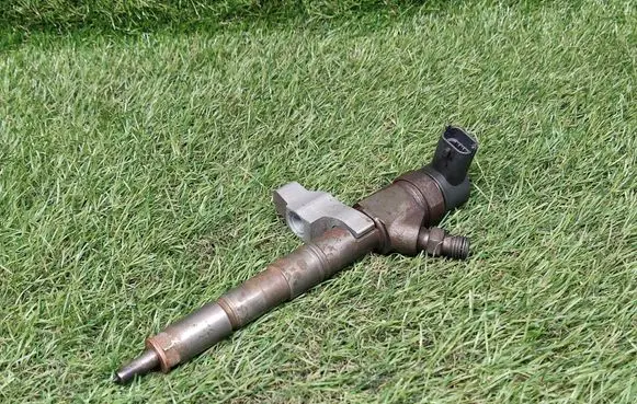 Opel Zafira C Fuel injector 55577668 0445110423
