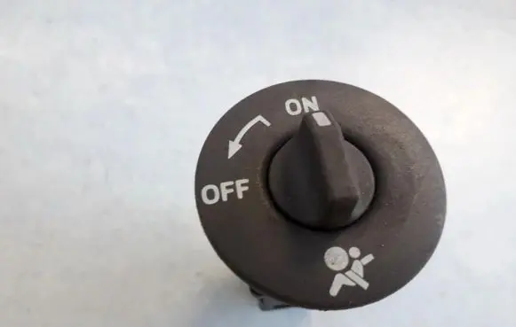 Passenger airbag on/off switch