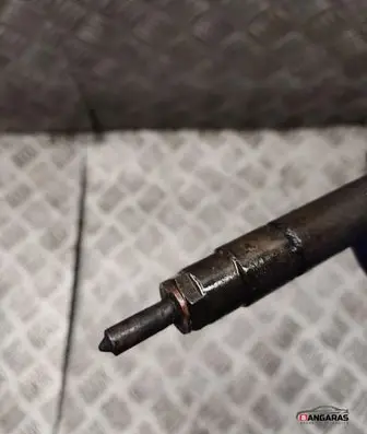 Volvo V70 Fuel injector 0445110078