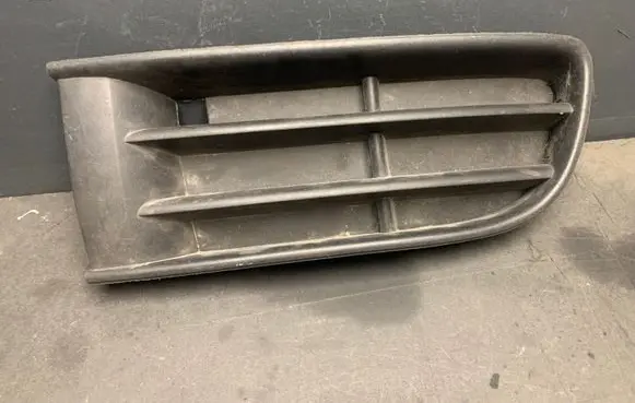 Volkswagen Polo III 6N 6N2 6NF Front bumper lower grill 6Q0853665