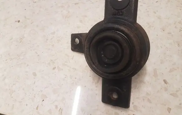 Hyundai Santa Fe Engine mount bracket 218122B100