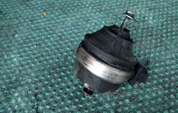 Audi A6 S6 C5 4B Engine mount bracket 4B0199379E