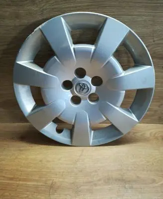 Toyota Corolla Verso AR10 R16 wheel hub/cap/trim 42602CA020