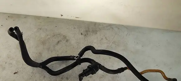 Volkswagen Phaeton Fuel line pipe 038906081B