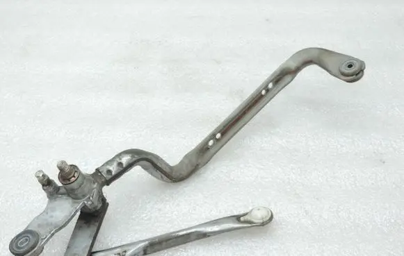 Toyota Yaris Front wiper linkage