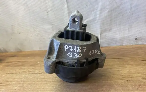 BMW 5 G30 G31 G38 Engine mount bracket 9845314