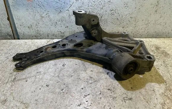Skoda Fabia Mk2 (5J) Front lower control arm/wishbone