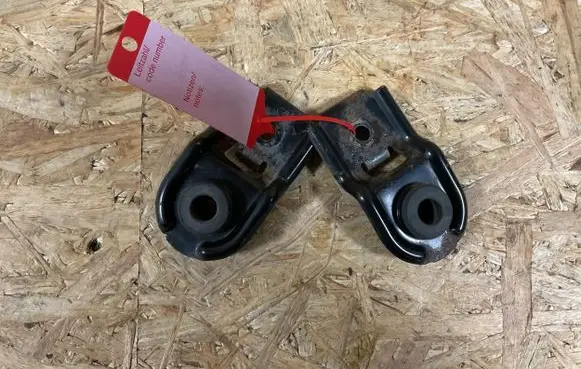 Subaru Legacy Radiator mount bracket 