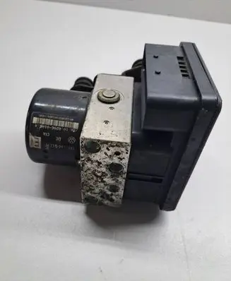 Volkswagen Golf V ABS Pump 1J0907379K 00005305D2 10096003483