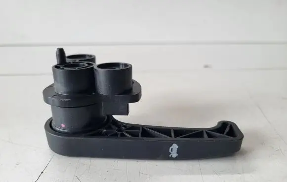Hyundai Santa Fe Engine bonnet (hood) release handle