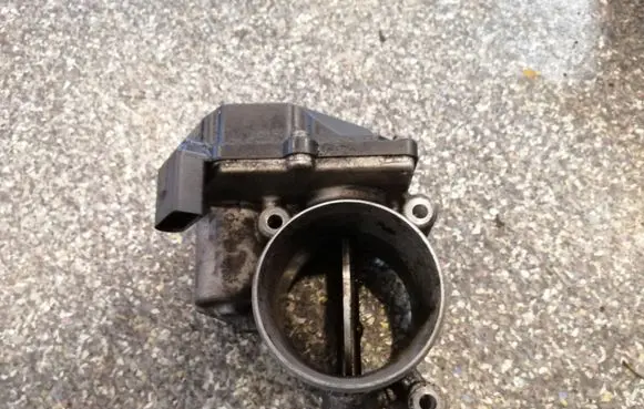 Volkswagen Crafter Throttle valve 03L128063S A2C32356700
