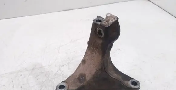 Subaru Outback Engine mounting bracket