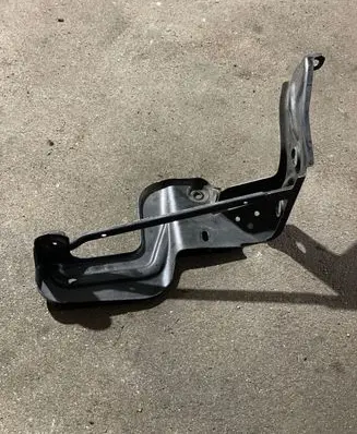 Audi A6 S6 C6 4F Intercooler pipe mounting bracket 4F0145814