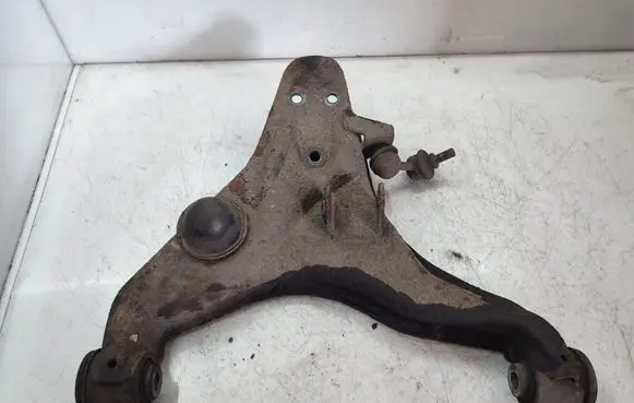 Mitsubishi L200 Front control arm